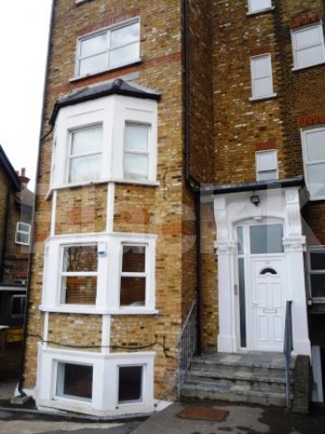 			SHORT LET!, 2 Bedroom, 1 bath, 1 reception Flat			 Colney Hatch Lane, MUSWELL HILL