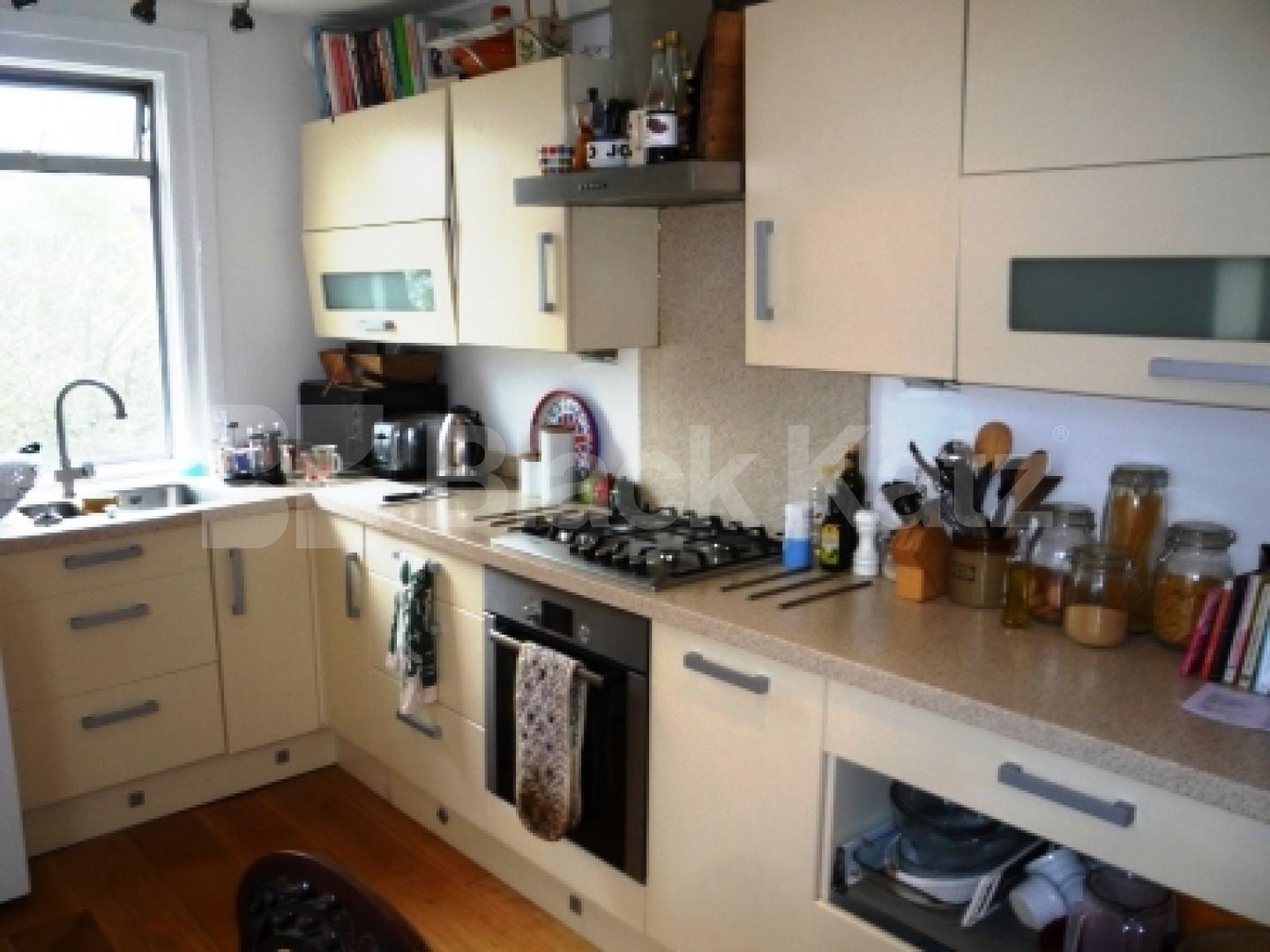 			SPLIT LEVEL, 3 Bedroom, 1 bath, 1 reception Flat			 Nightingale Lane, CROUCH END