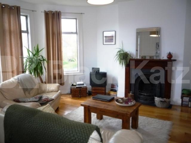 			SPLIT LEVEL, 3 Bedroom, 1 bath, 1 reception Flat			 Nightingale Lane, CROUCH END