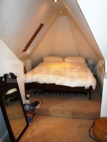 			SPLIT LEVEL, 3 Bedroom, 1 bath, 1 reception Flat			 Nightingale Lane, CROUCH END