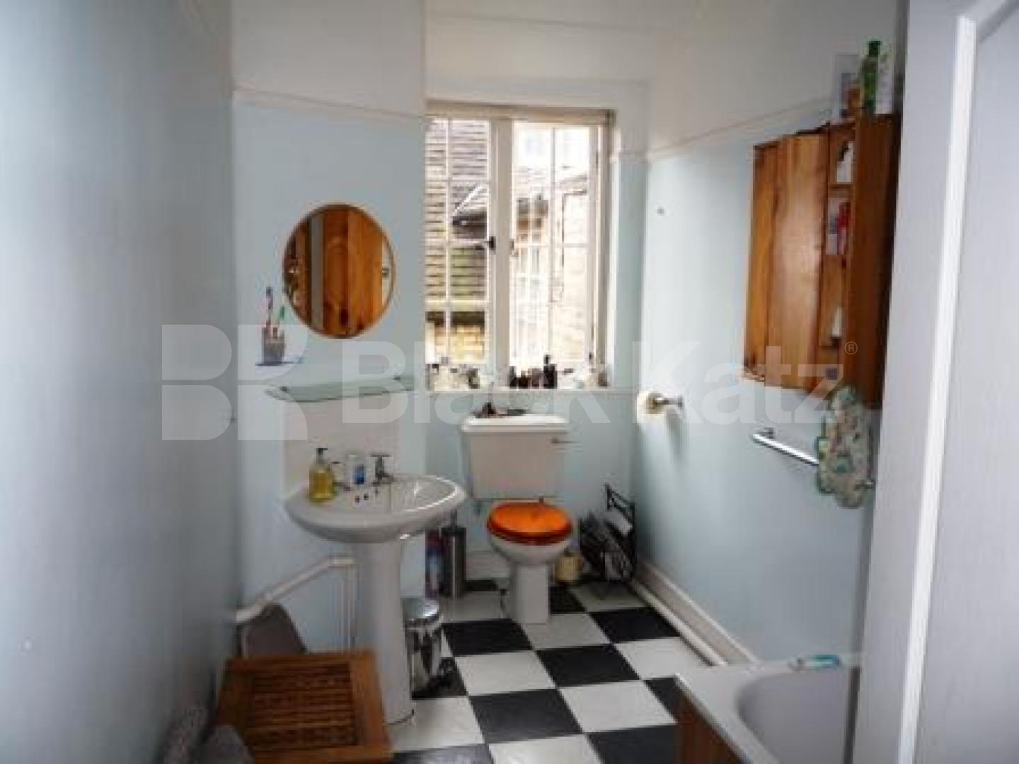 			AMAZING 2 DOUBLE BEDROOM FLAT!, 2 Bedroom, 1 bath, 1 reception Flat			 St. James's Lane, MUSWELL HILL