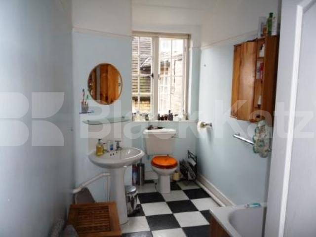 			AMAZING 2 DOUBLE BEDROOM FLAT!, 2 Bedroom, 1 bath, 1 reception Flat			 St. James's Lane, MUSWELL HILL