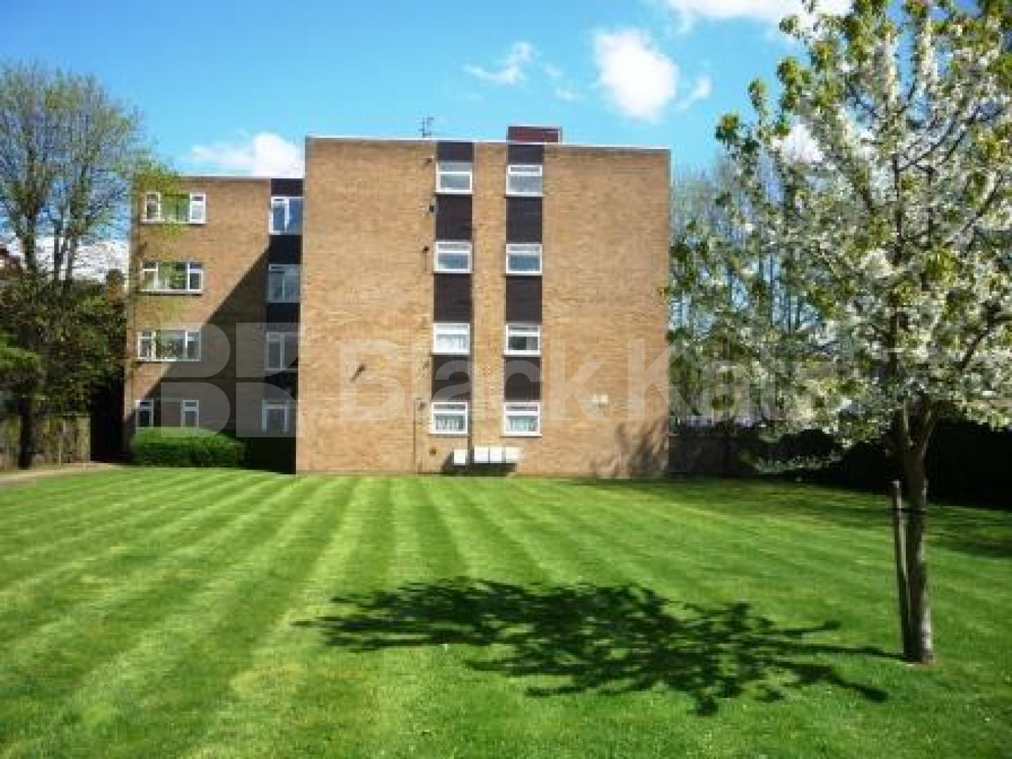 			2 Bedroom, 1 bath, 1 reception Flat			 Palmerston Road, BOUNDS GREEN