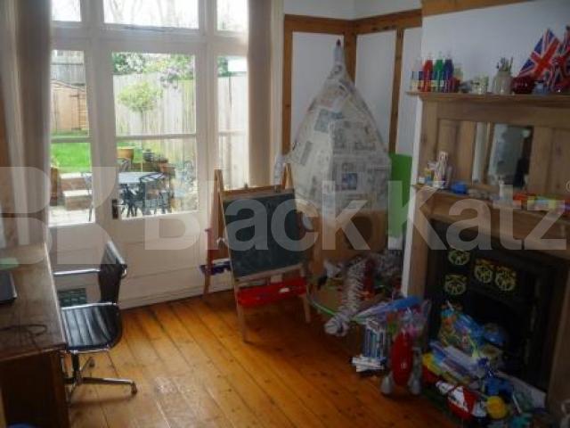 			4 Bedroom, 1 bath, 1 reception House			 Lynmouth Road, East Finchley