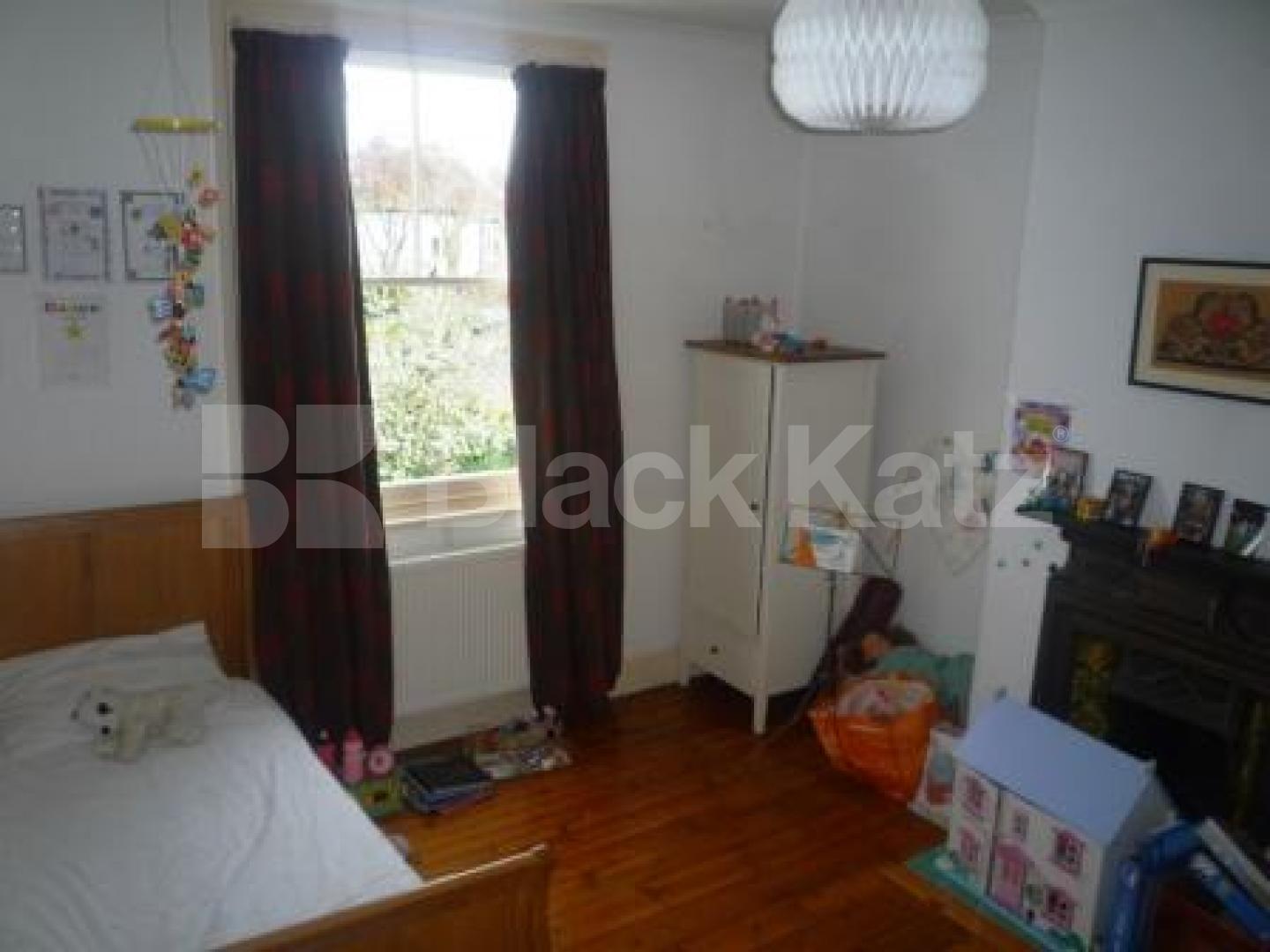 			4 Bedroom, 1 bath, 1 reception House			 Lynmouth Road, East Finchley