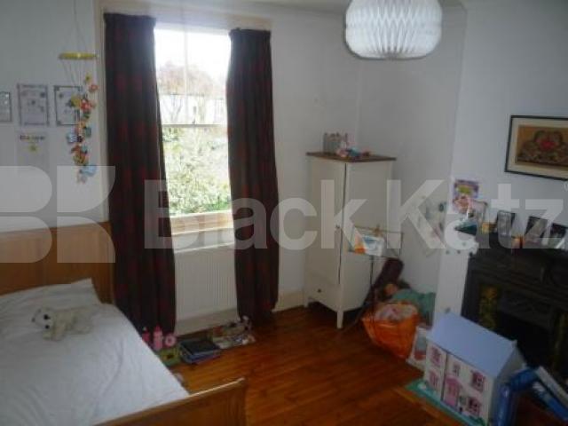 			4 Bedroom, 1 bath, 1 reception House			 Lynmouth Road, East Finchley