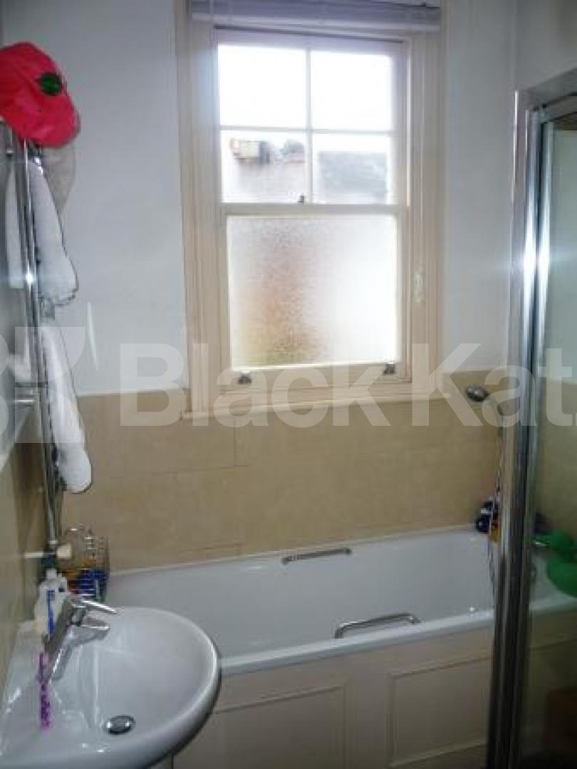 			4 Bedroom, 1 bath, 1 reception House			 Lynmouth Road, East Finchley