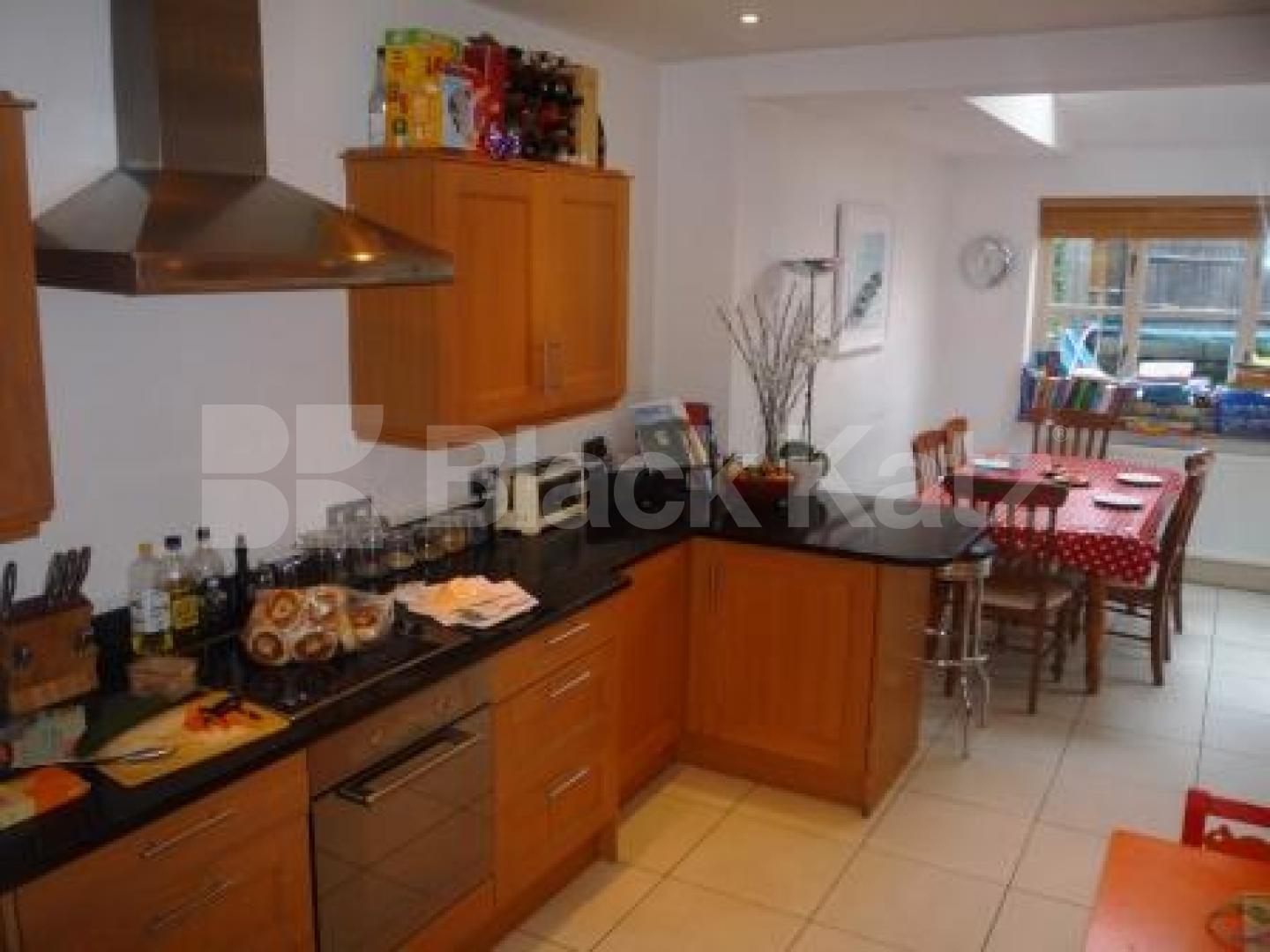 			4 Bedroom, 1 bath, 1 reception House			 Lynmouth Road, East Finchley