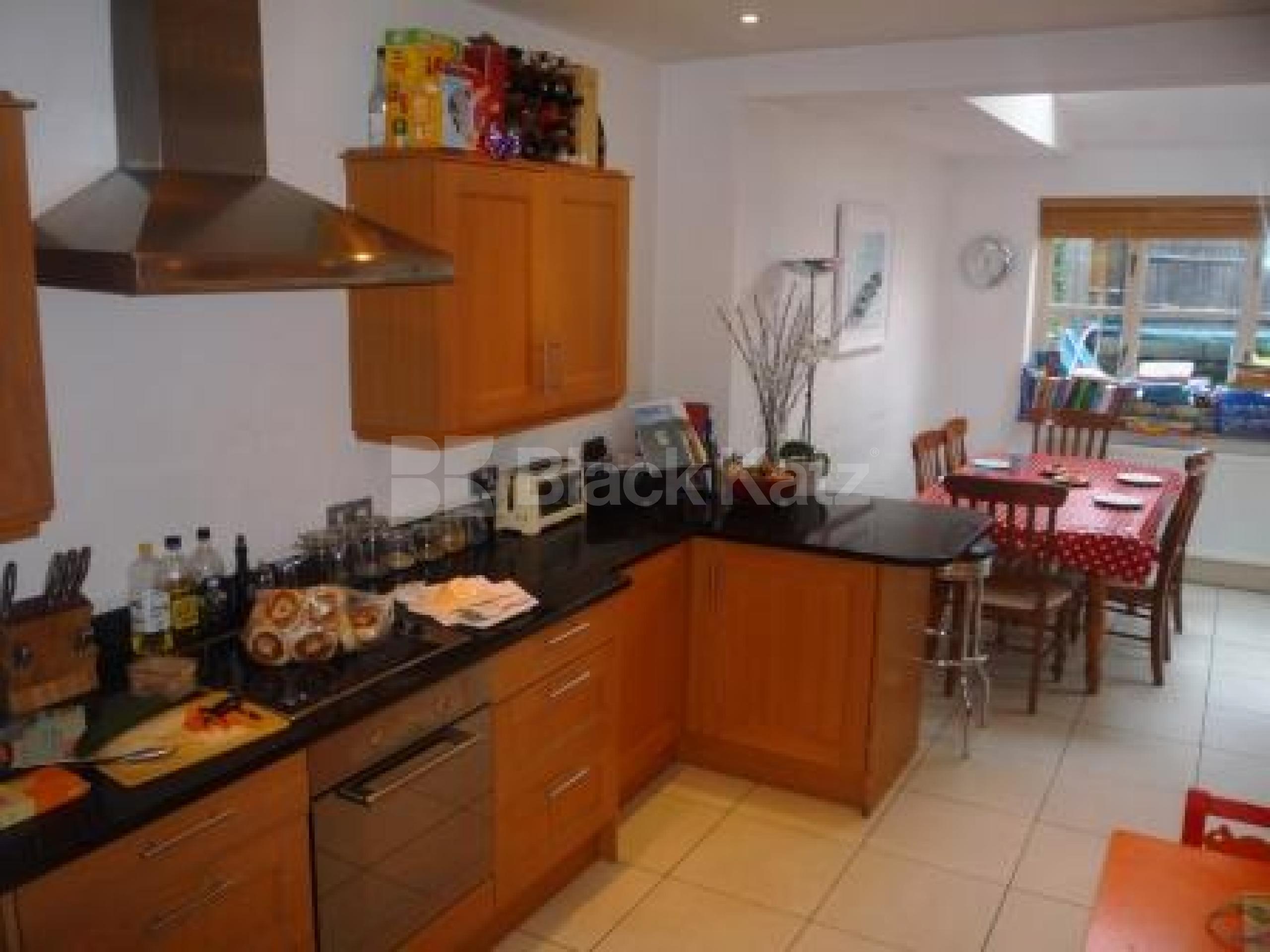 			4 Bedroom, 1 bath, 1 reception House			 Lynmouth Road, East Finchley N2