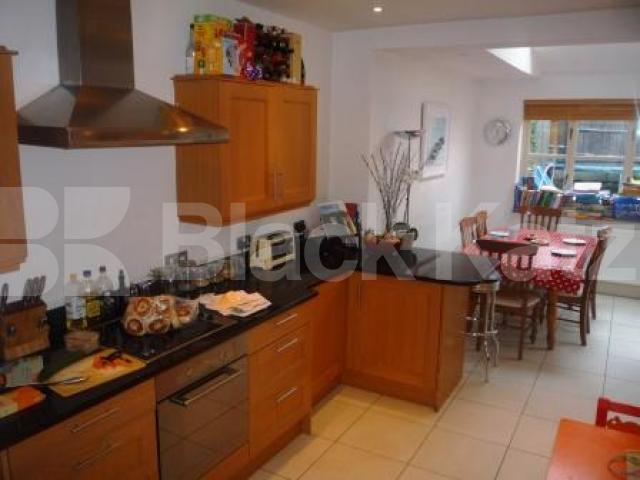 			4 Bedroom, 1 bath, 1 reception House			 Lynmouth Road, East Finchley