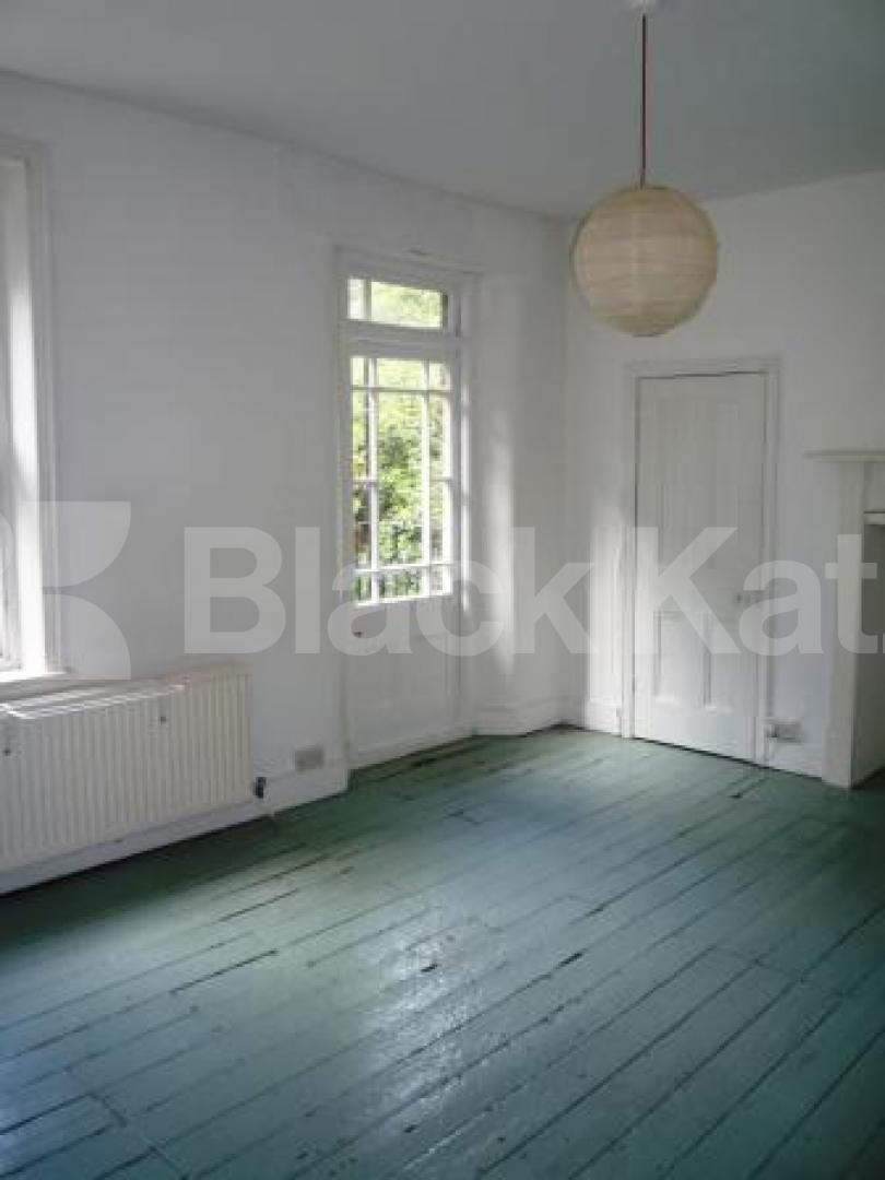 			ONLY 1 MONTH'S DEPOSIT!!!, 3 Bedroom, 1 bath, 1 reception Flat			 Hornsey Lane, HIGHGATE