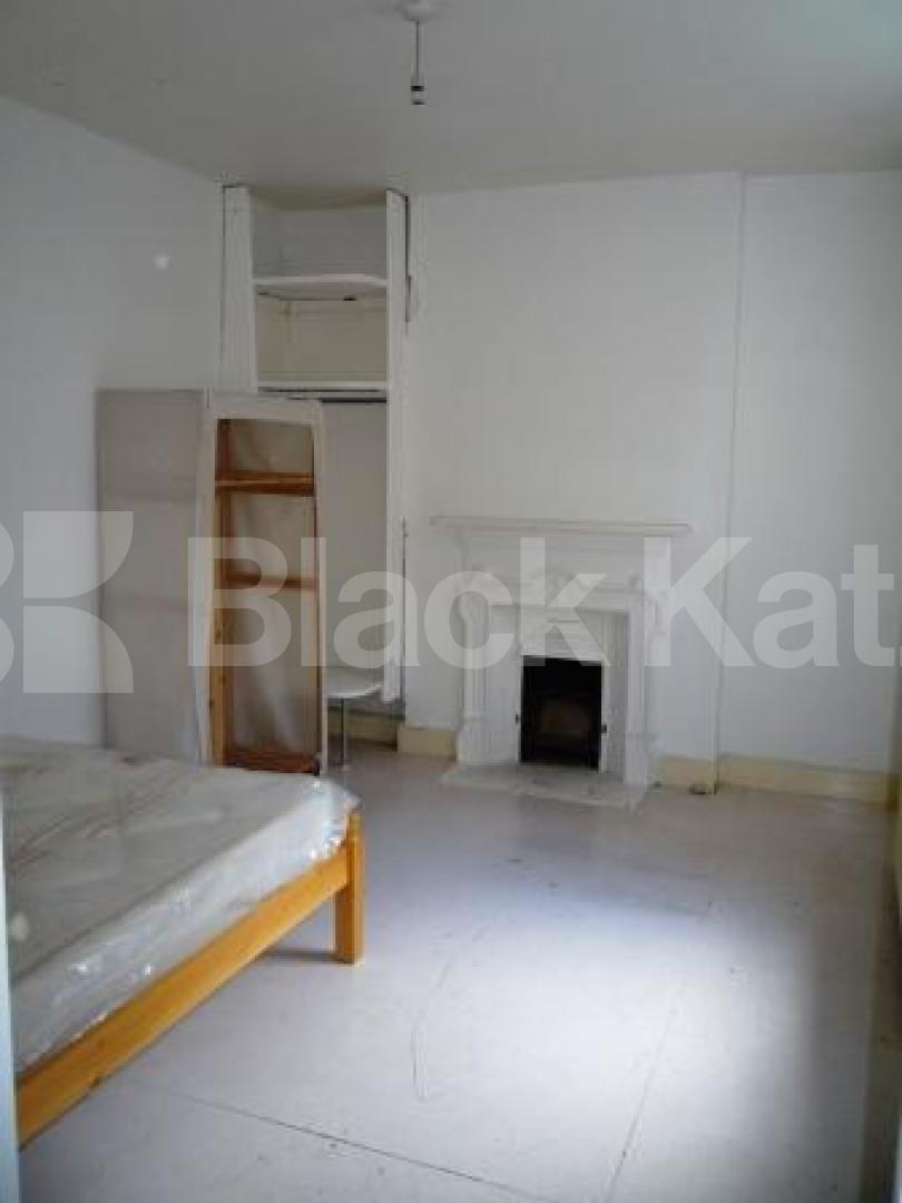 			ONLY 1 MONTH'S DEPOSIT!!!, 3 Bedroom, 1 bath, 1 reception Flat			 Hornsey Lane, HIGHGATE