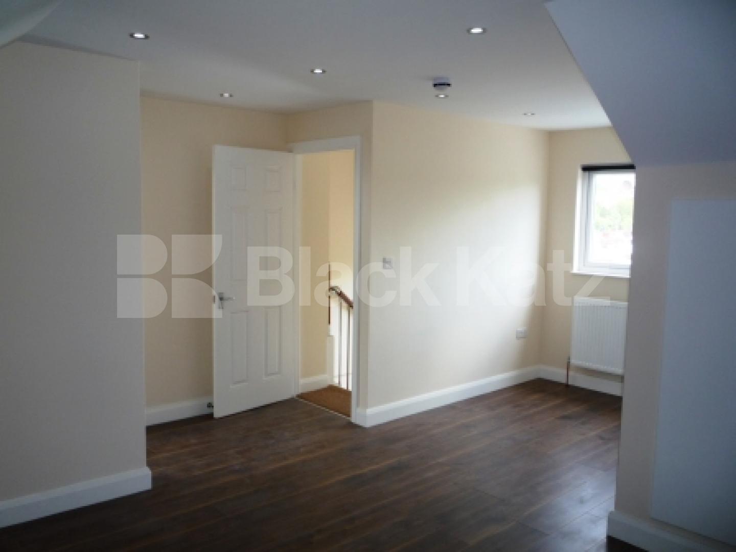 			2 Bedroom, 1 bath, 1 reception Flat			 Alexandra Park Road, Muswell Hill