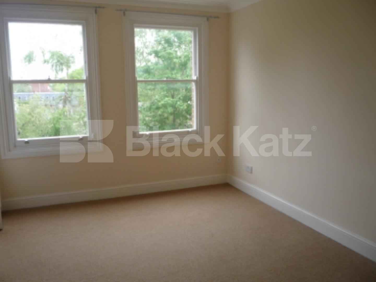 			Substantial Mews House, 5 Bedroom, 1 bath, 1 reception Mews House			 Sussex Gardens, Highgate