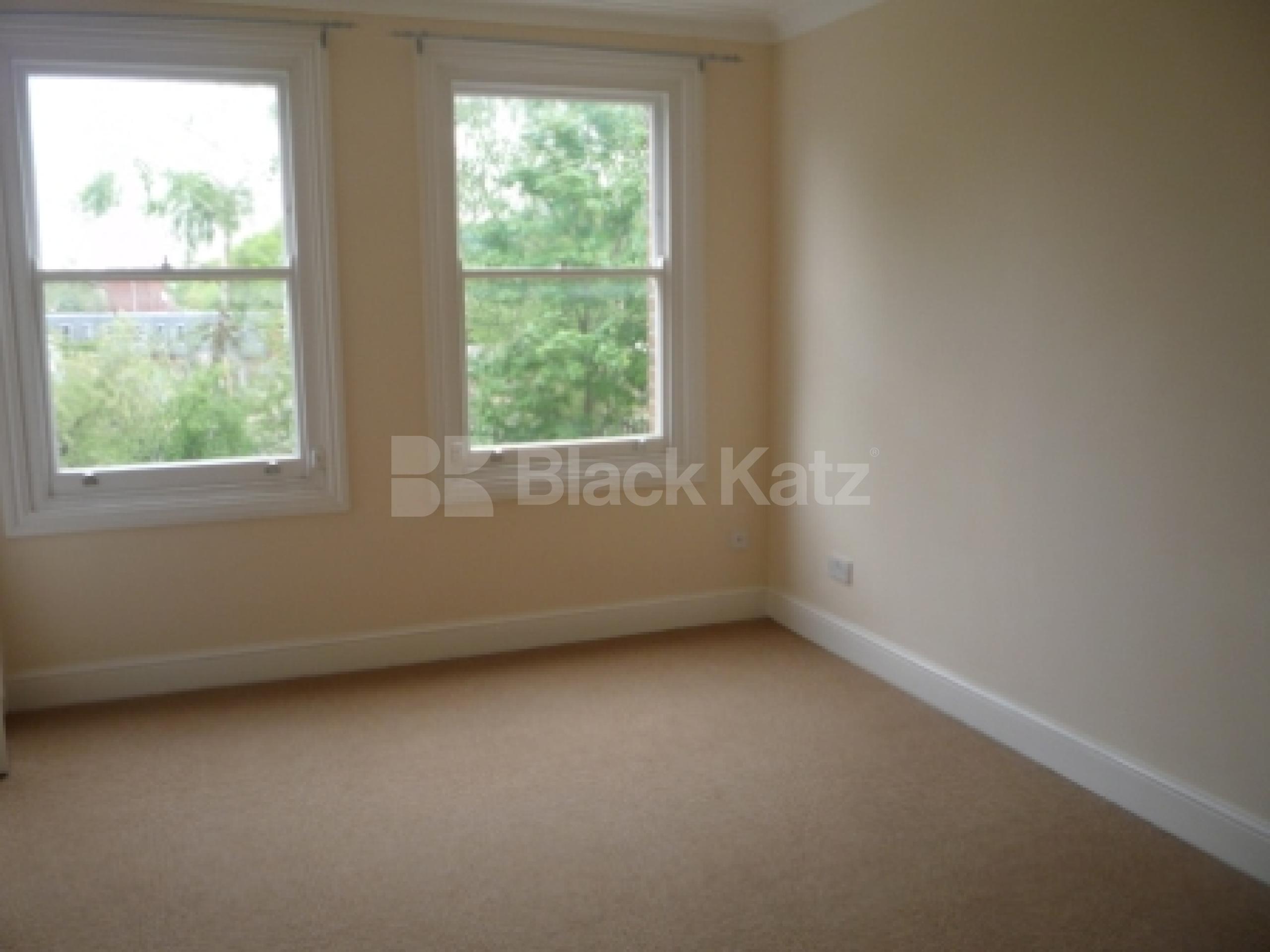 			Substantial Mews House, 5 Bedroom, 1 bath, 1 reception Mews House			 Sussex Gardens, Highgate N6