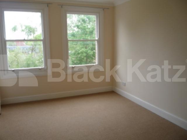 			Substantial Mews House, 5 Bedroom, 1 bath, 1 reception Mews House			 Sussex Gardens, Highgate