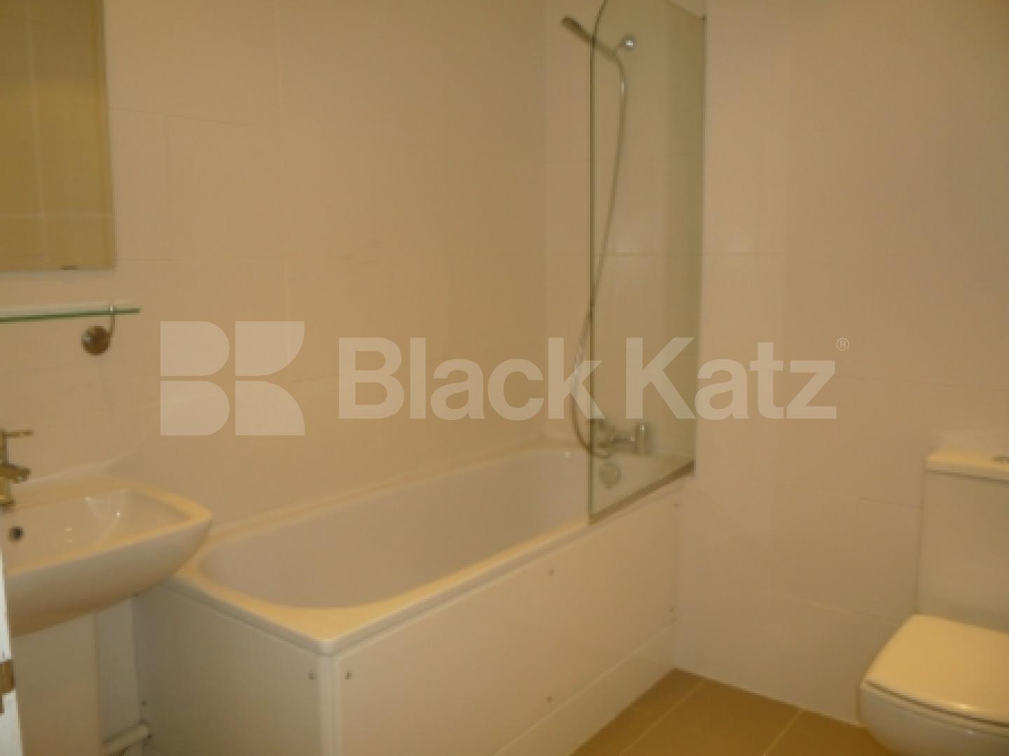 			Substantial Mews House, 5 Bedroom, 1 bath, 1 reception Mews House			 Sussex Gardens, Highgate