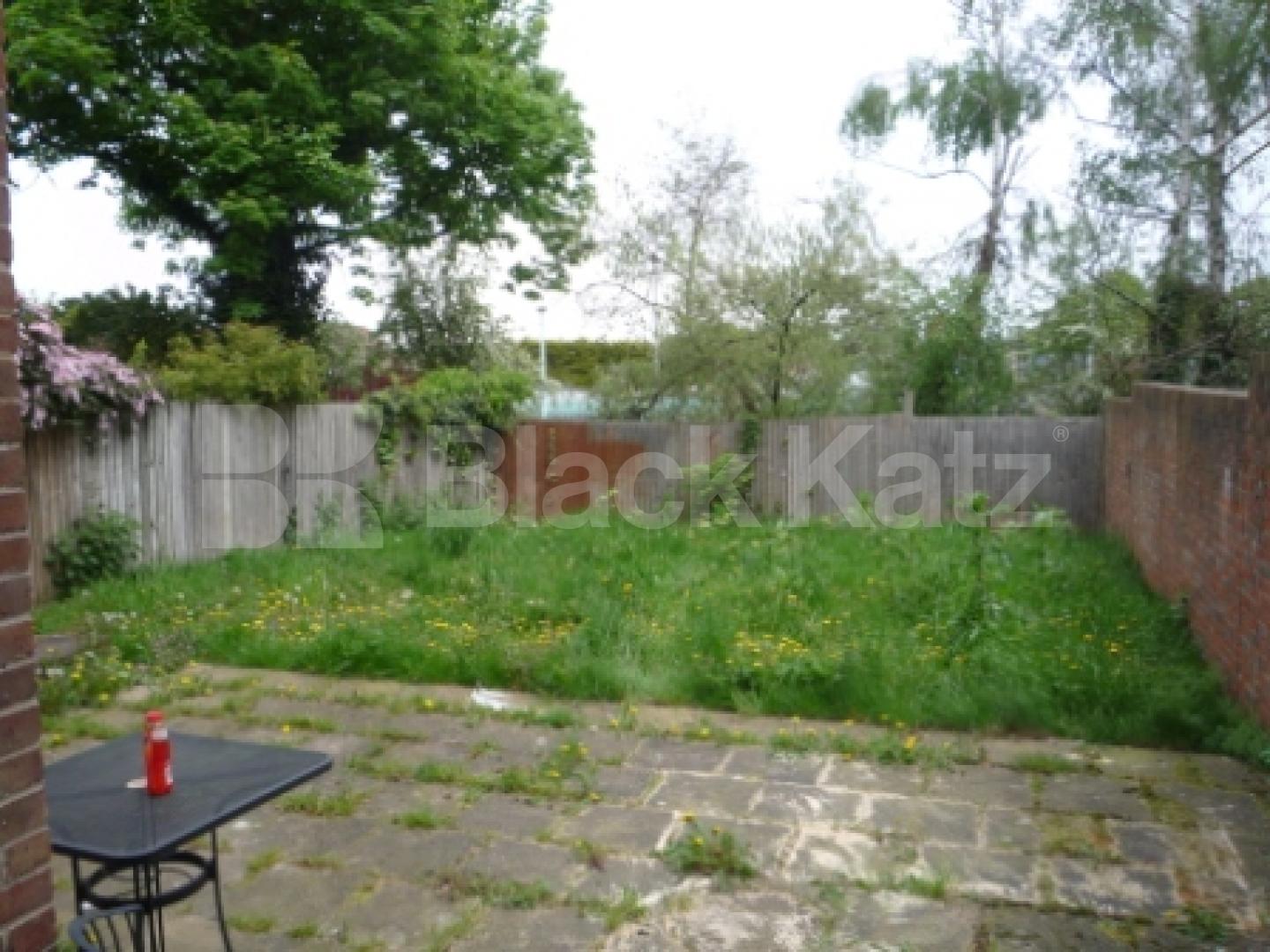 			Substantial Mews House, 5 Bedroom, 1 bath, 1 reception Mews House			 Sussex Gardens, Highgate