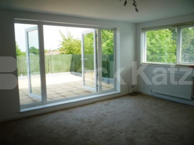 			UNIQUE PROPERTY, 3 Bedroom, 1 bath, 1 reception Penthouse			 Waverley Road, Crouch End