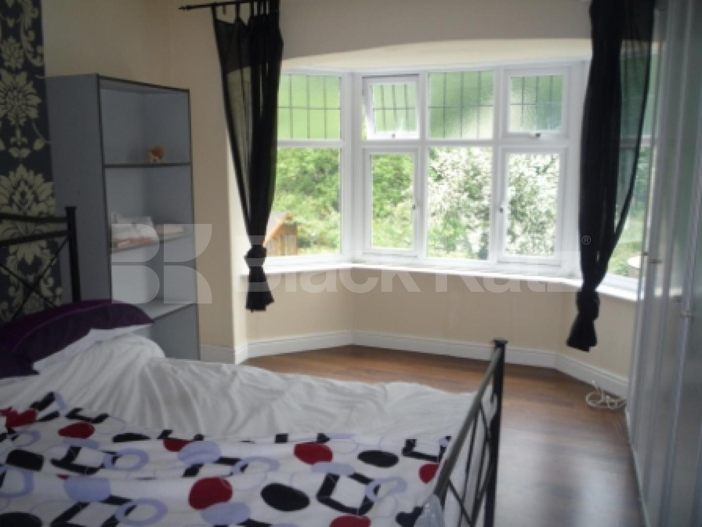 			3 Bedroom, 1 bath, 1 reception Semi-Detached House			 Hollickwood Avenue, Friern Barnet