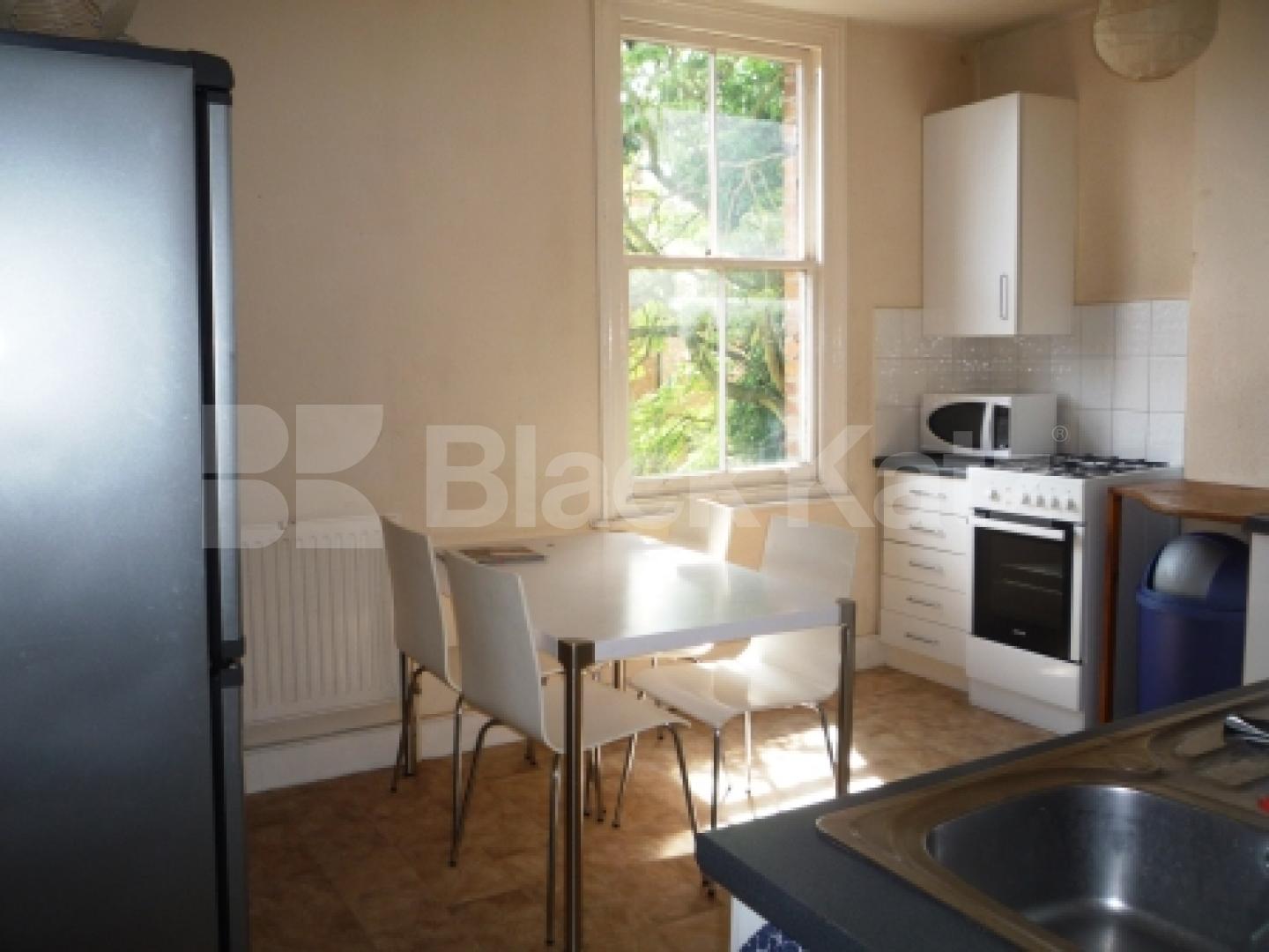 			3 Bedroom, 1 bath, 1 reception Flat			 Broadway Parade, Crouch End
