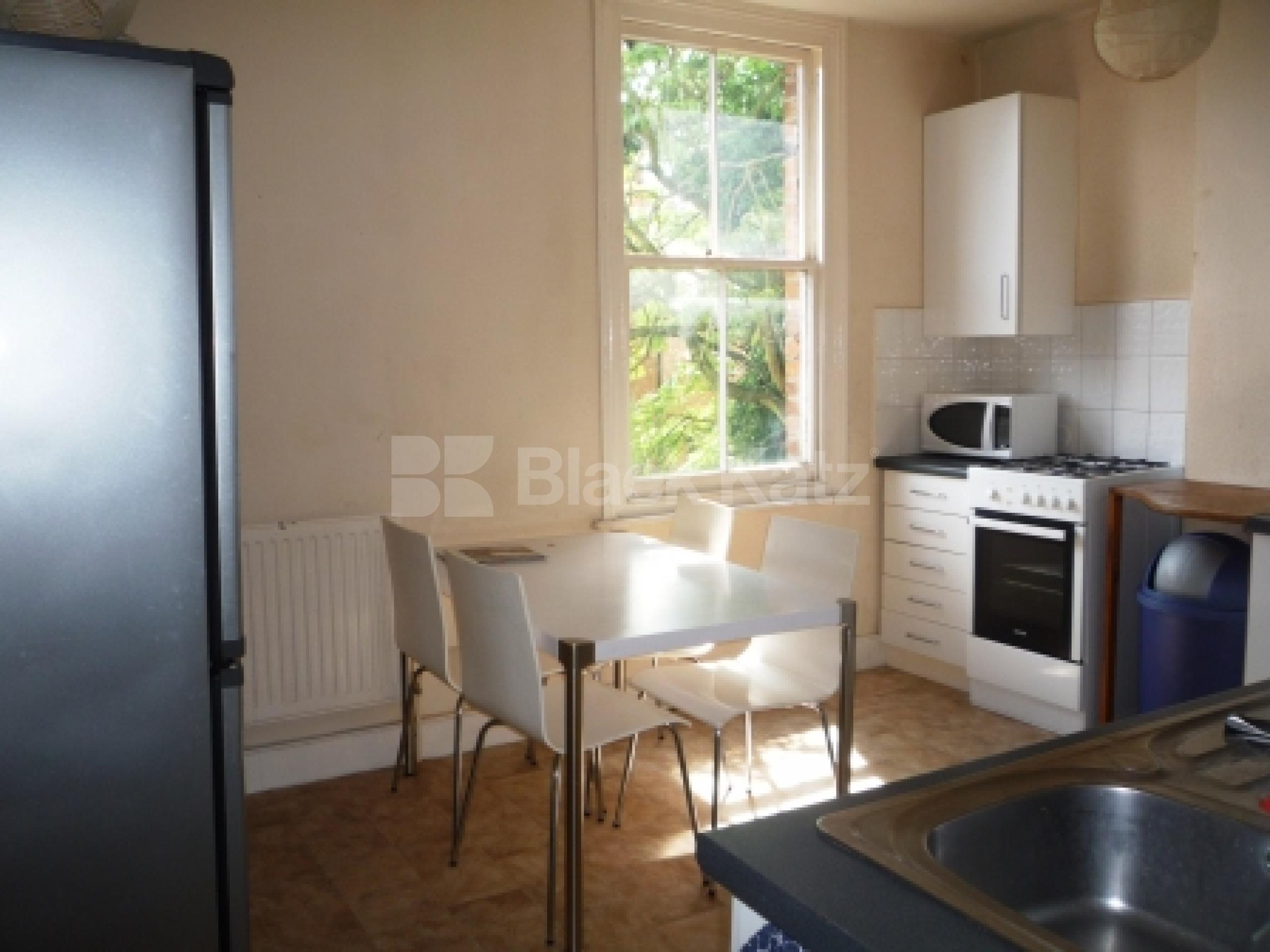 			3 Bedroom, 1 bath, 1 reception Flat			 Broadway Parade, Crouch End N8