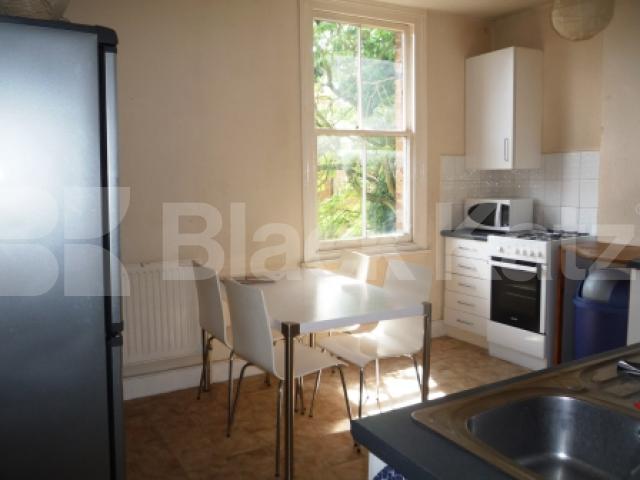 			3 Bedroom, 1 bath, 1 reception Flat			 Broadway Parade, Crouch End