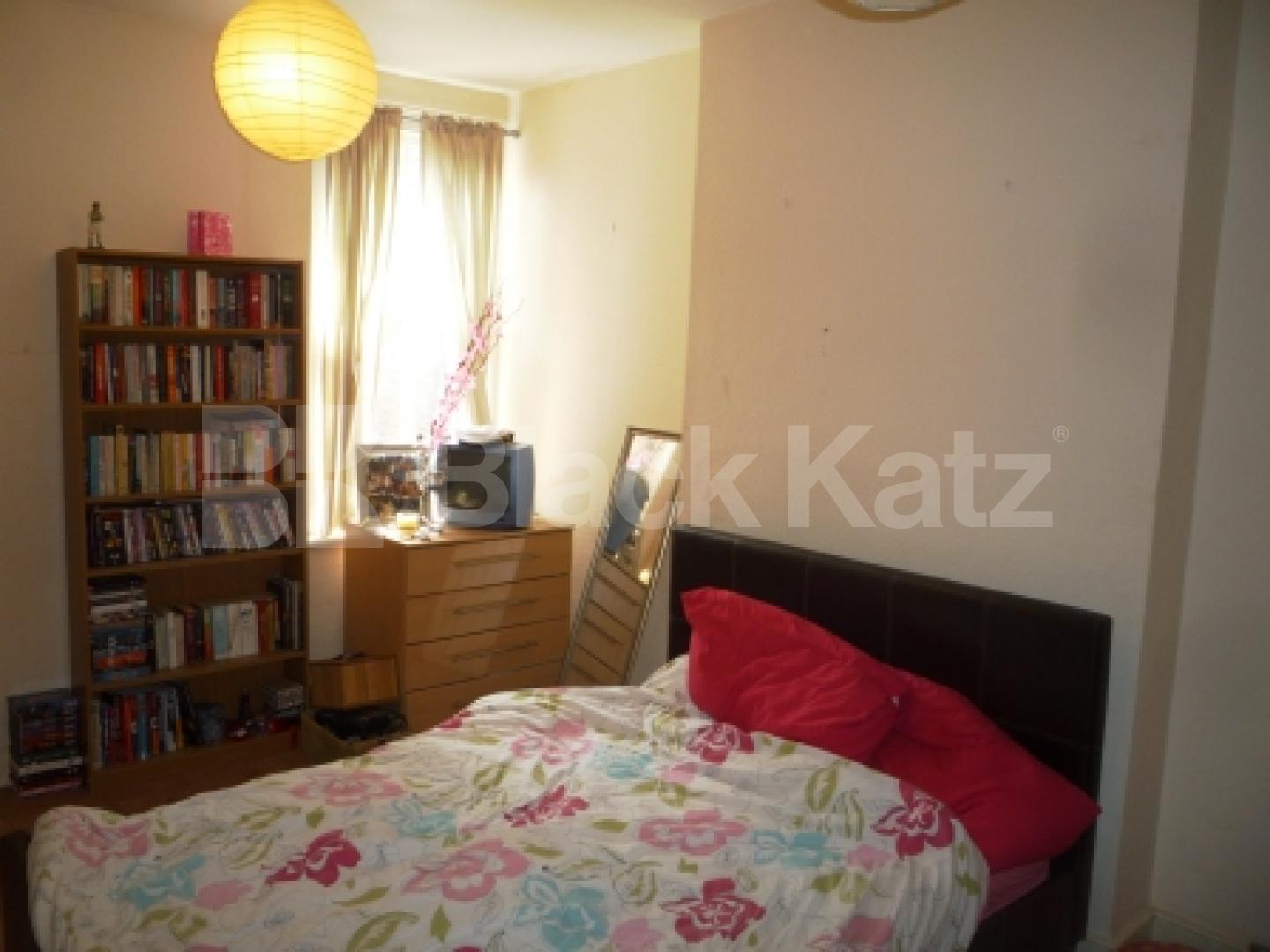			3 Bedroom, 1 bath, 1 reception Flat			 Broadway Parade, Crouch End