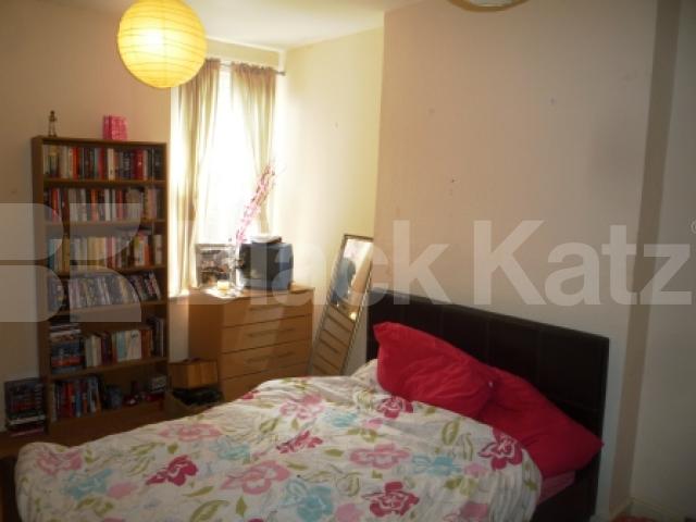			3 Bedroom, 1 bath, 1 reception Flat			 Broadway Parade, Crouch End