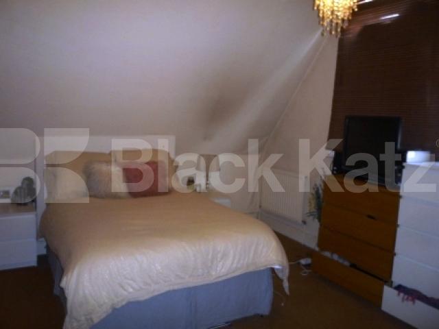 			3 Bedroom, 1 bath, 1 reception Flat			 Broadway Parade, Crouch End