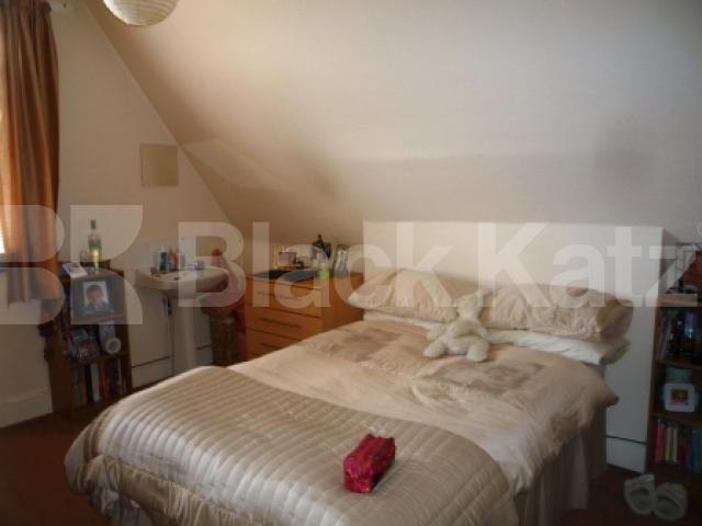 			3 Bedroom, 1 bath, 1 reception Flat			 Broadway Parade, Crouch End