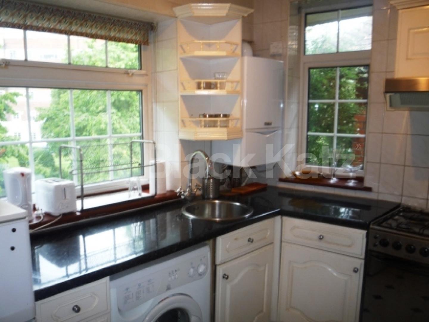 			Fantastic Large Studio !, Studio Apartment, 1 bath, 1 reception Studio			 Hornsey Lane, Highgate