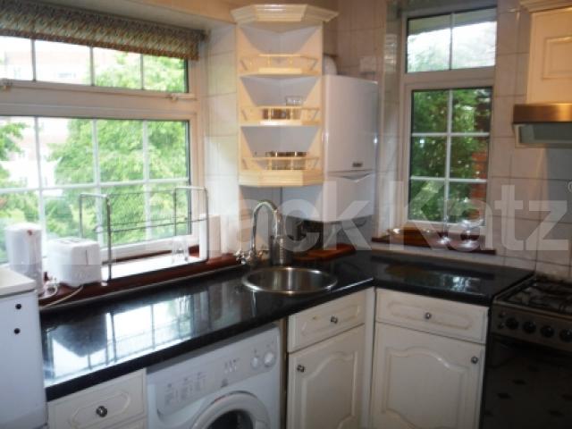 			Fantastic Large Studio !, Studio Apartment, 1 bath, 1 reception Studio			 Hornsey Lane, Highgate