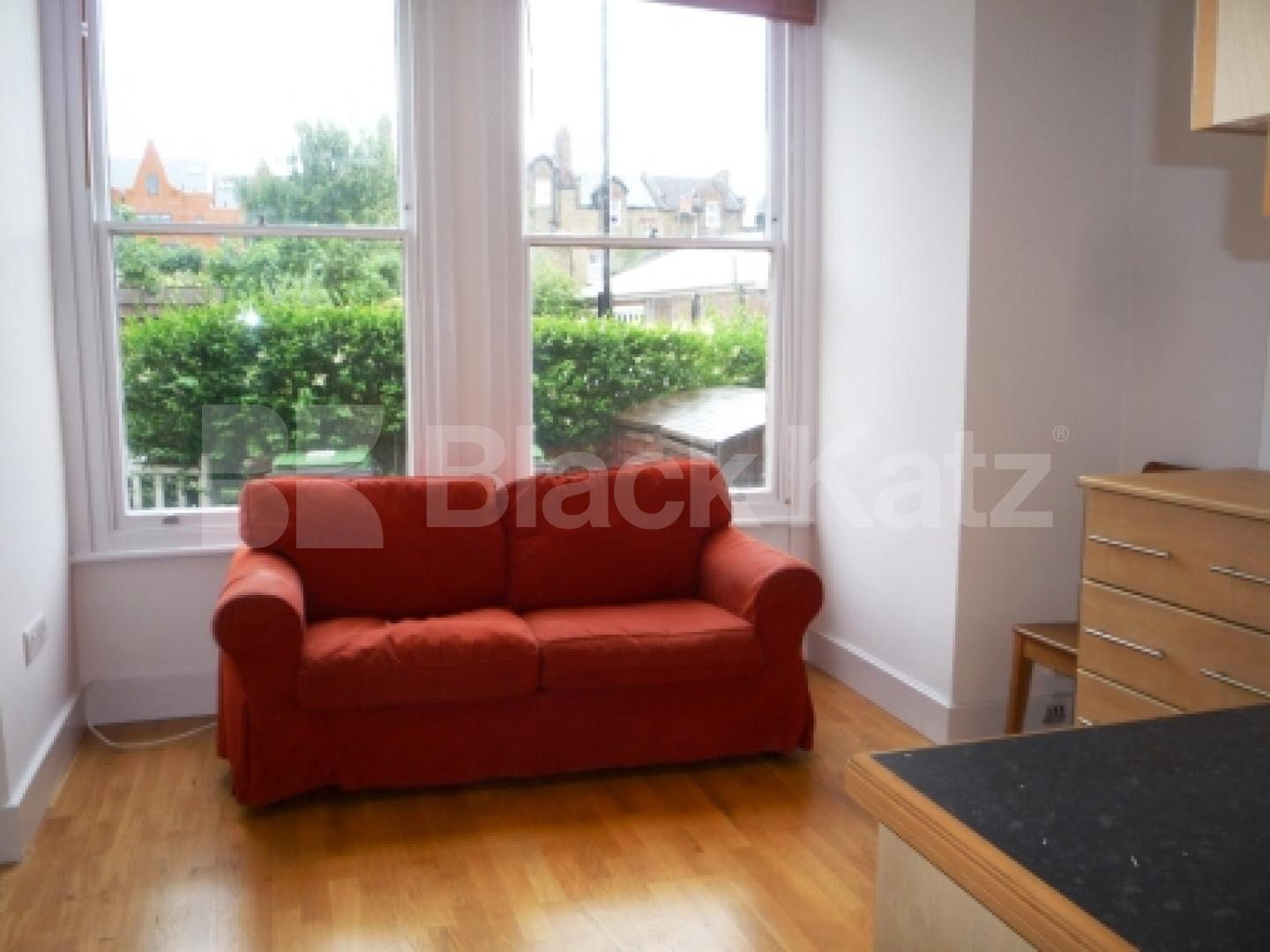 			Studio Apartment, 1 bath, 1 reception Flat			 Elm Grove, CROUCH END