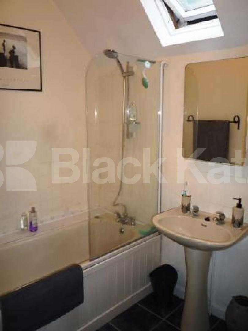 			1 Bedroom, 1 bath, 1 reception Flat			 Grosvenor Road, Muswell Hill