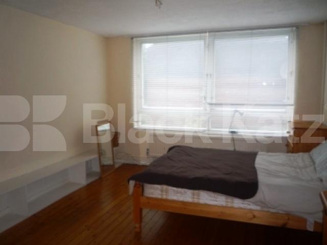 			4 Bedroom, 1 bath, 1 reception House			 Erskine Crescent, Tottenham