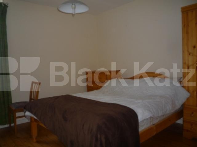 			4 Bedroom, 1 bath, 1 reception House			 Erskine Crescent, Tottenham