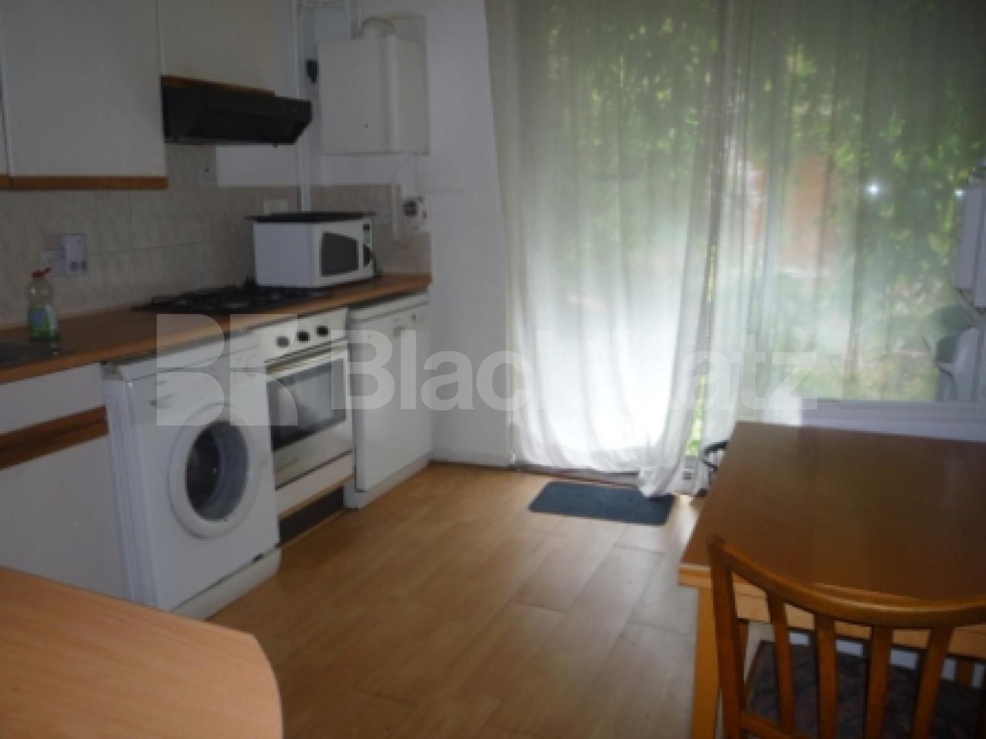 			4 Bedroom, 1 bath, 1 reception House			 Erskine Crescent, Tottenham