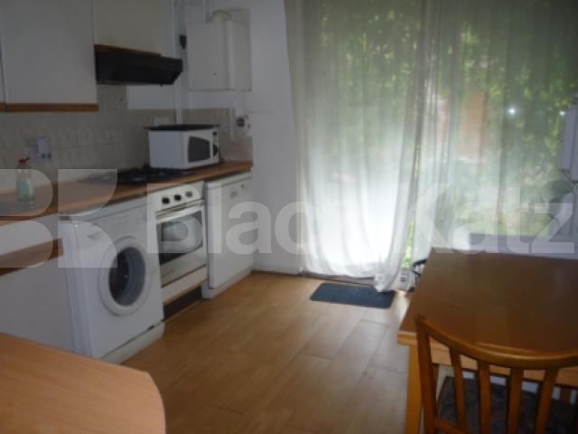 			4 Bedroom, 1 bath, 1 reception House			 Erskine Crescent, Tottenham