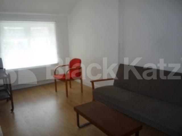 			4 Bedroom, 1 bath, 1 reception House			 Erskine Crescent, Tottenham