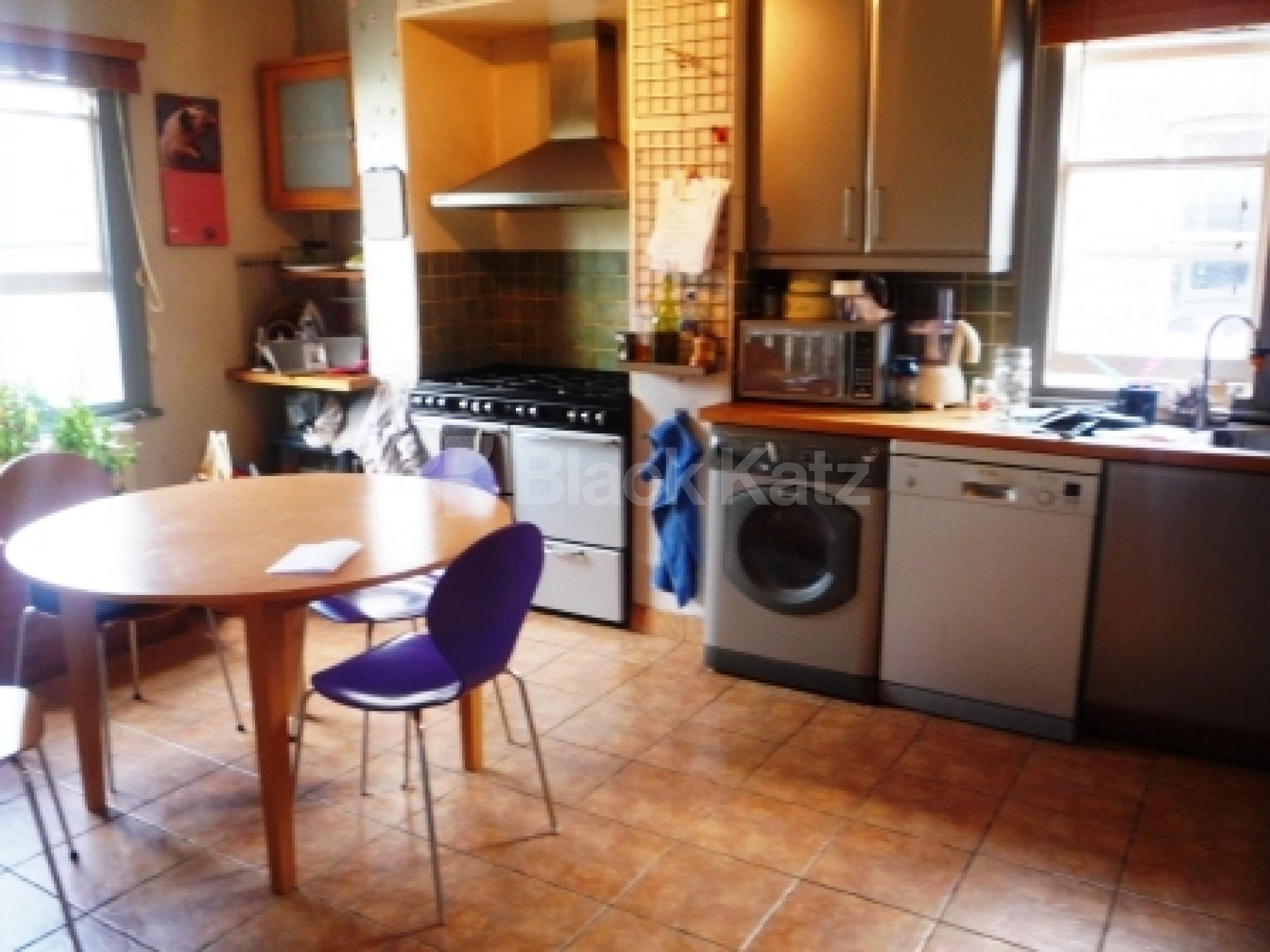 			2 Bedroom, 1 bath, 1 reception Flat			 North View Road, CROUCH END N8