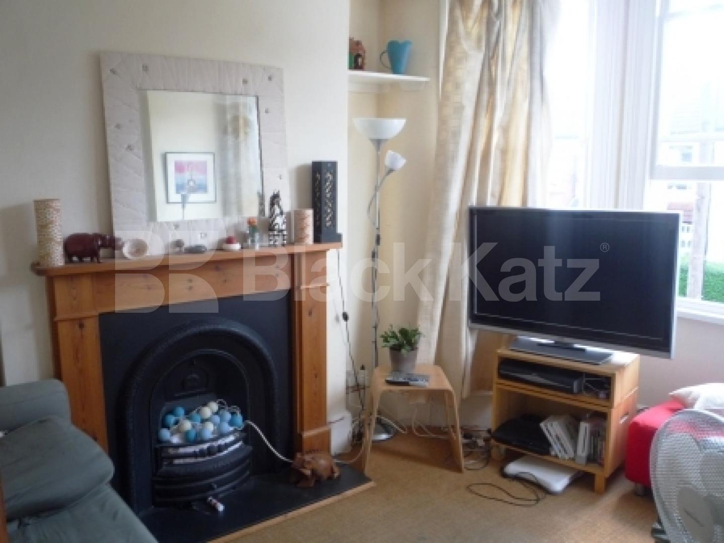 			2 Bedroom, 1 bath, 1 reception Flat			 North View Road, CROUCH END
