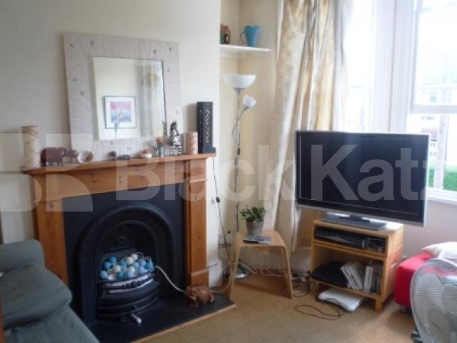 			2 Bedroom, 1 bath, 1 reception Flat			 North View Road, CROUCH END