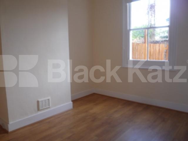 			1 Bedroom, 1 bath, 1 reception Ground Floor Flat			 Bounds Green Road, Bounds Green