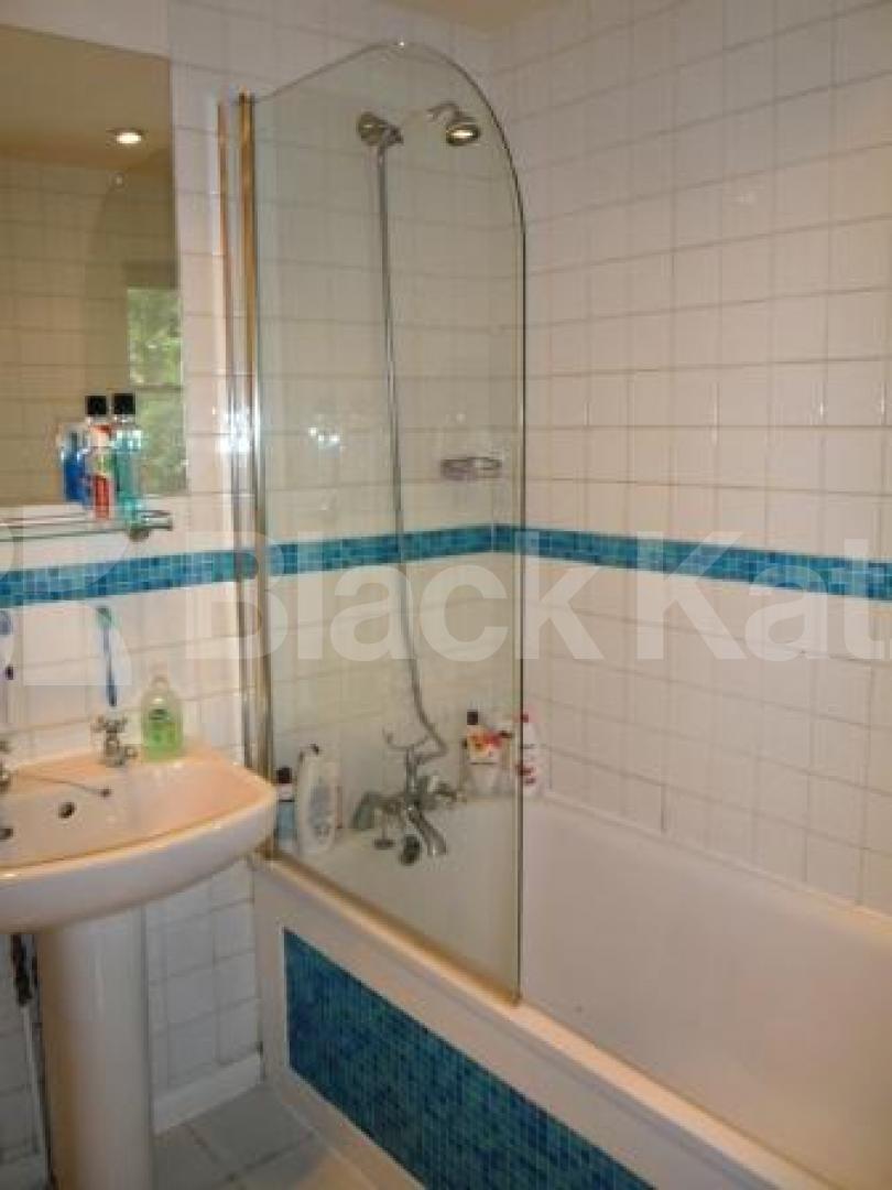 			2 Bedroom, 1 bath, 1 reception Flat			 Hillside Gardens, Highgate