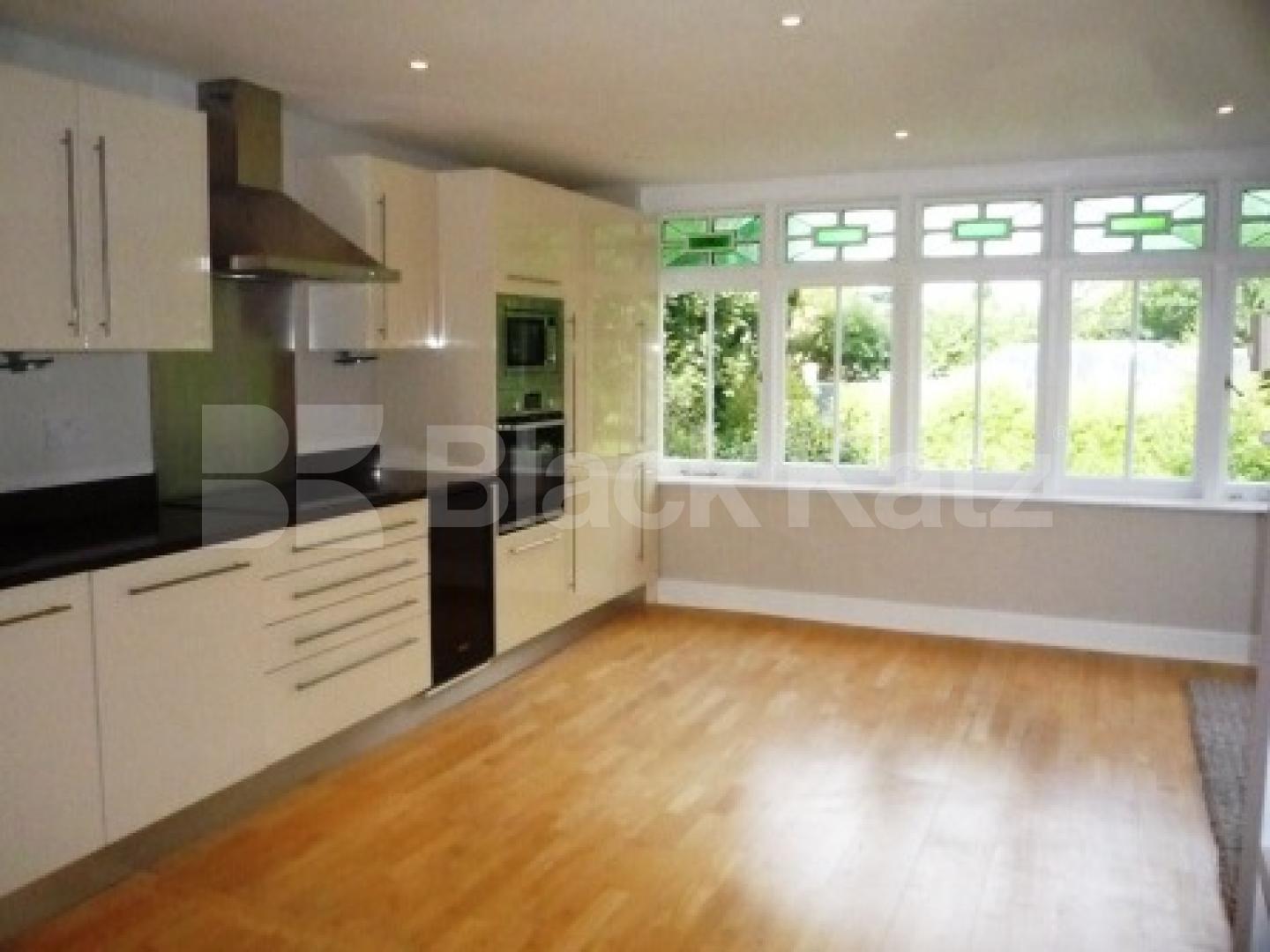 			3 Bedroom, 1 bath, 1 reception Flat			 Hurst Avenue, Highgate