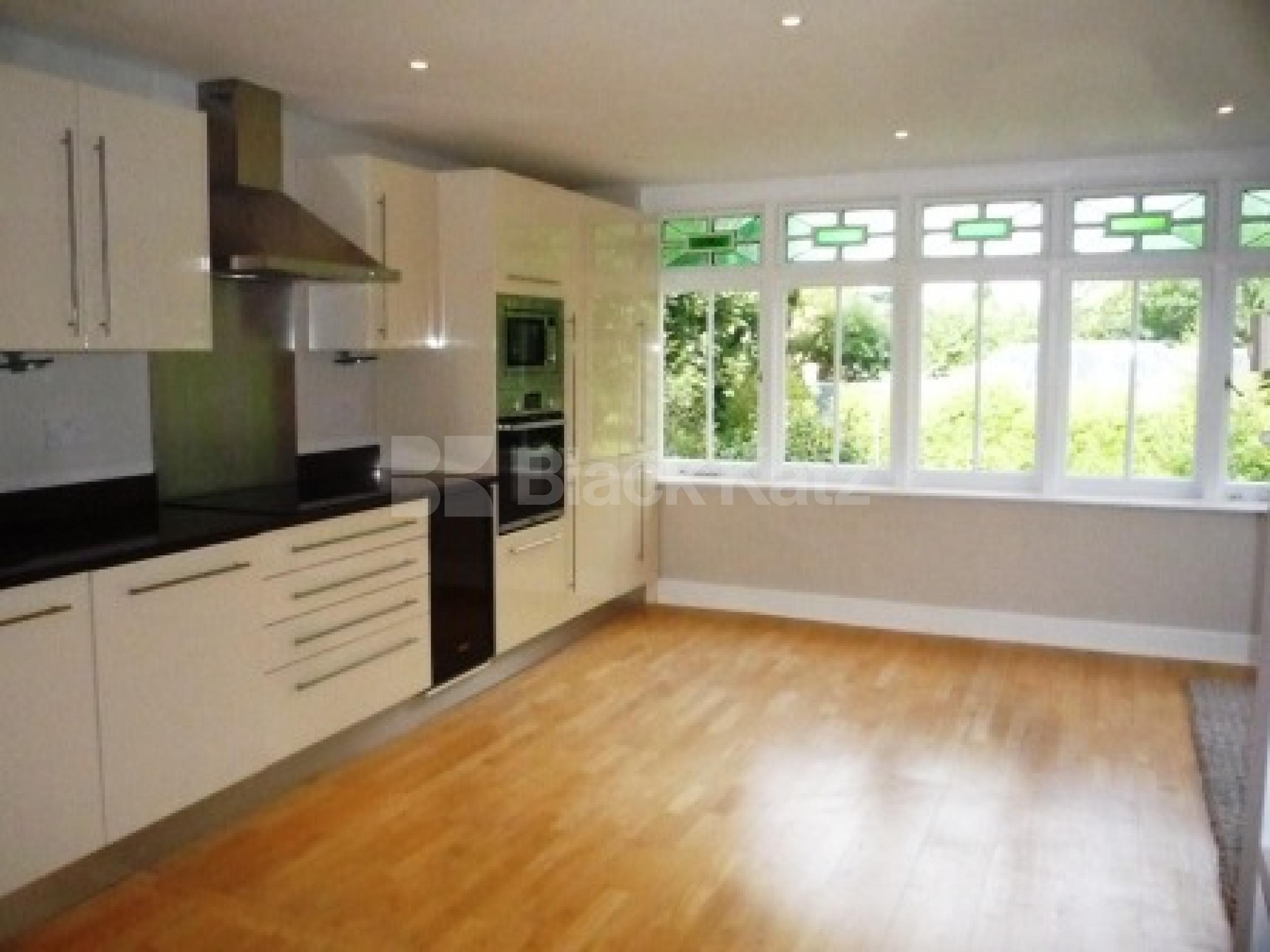 			3 Bedroom, 1 bath, 1 reception Flat			 Hurst Avenue, Highgate N6