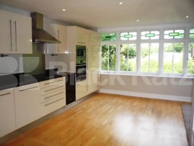 			3 Bedroom, 1 bath, 1 reception Flat			 Hurst Avenue, Highgate