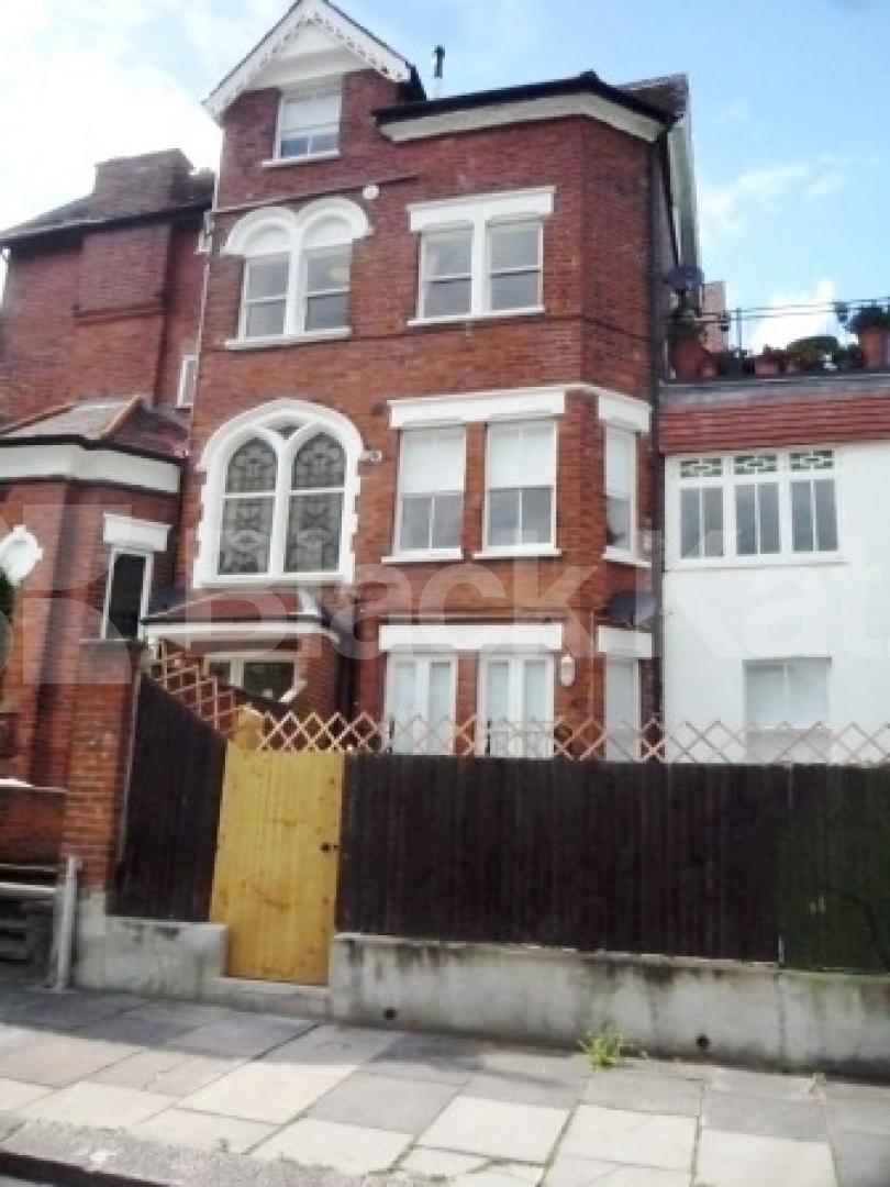 			3 Bedroom, 1 bath, 1 reception Flat			 Hurst Avenue, Highgate