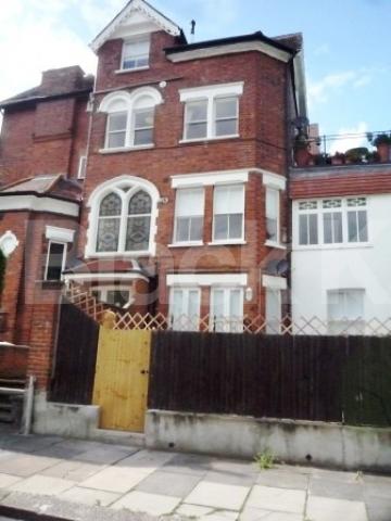 			3 Bedroom, 1 bath, 1 reception Flat			 Hurst Avenue, Highgate